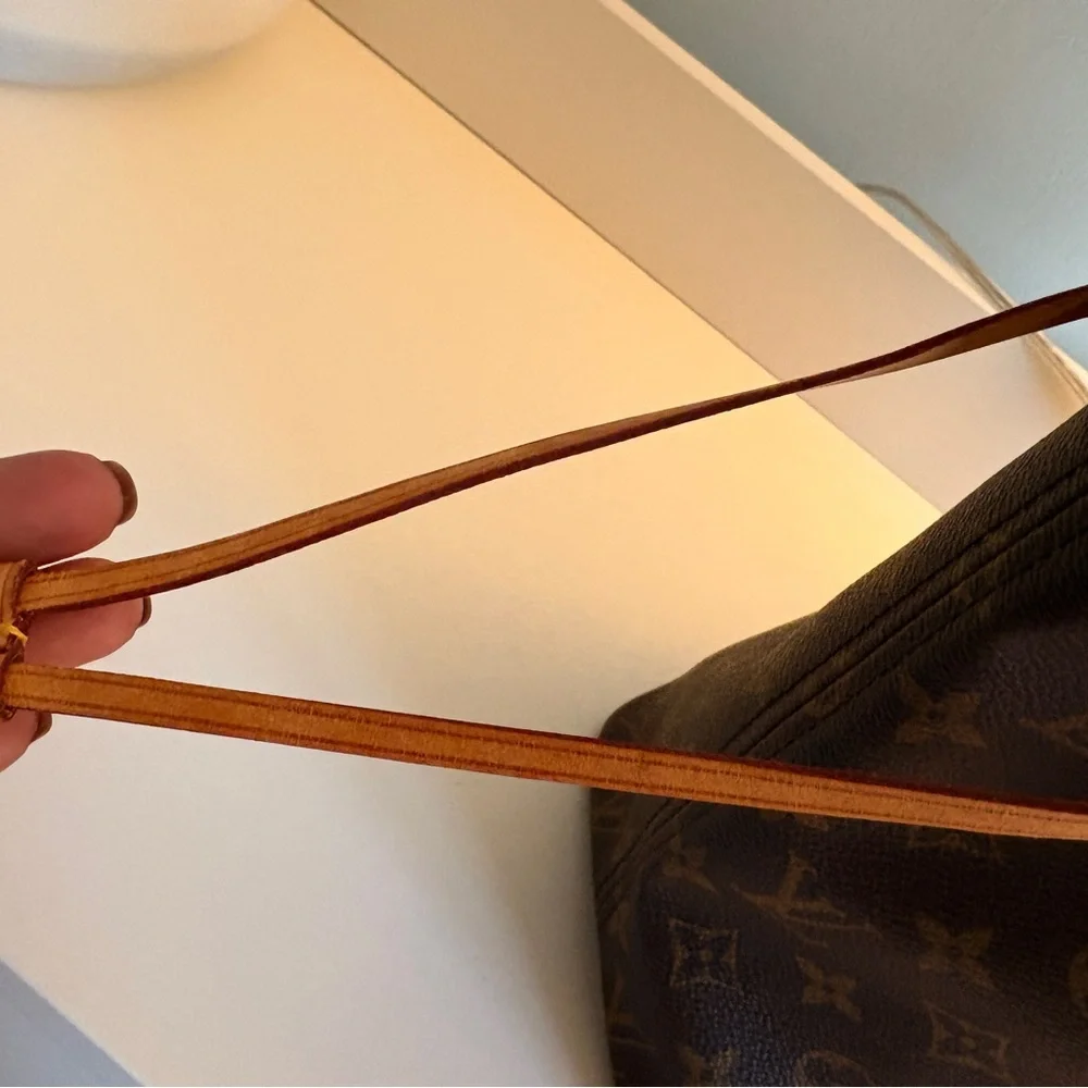 Louis Vuitton MM Neverfull - Picture 3 of 9